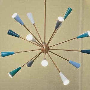 Lámpara de techo tipo araña Sputnik de latón de estilo moderno de mediados de siglo, iluminación de comedor con múltiples brazos de estilo atómico, luminaria de techo de diseño retro.