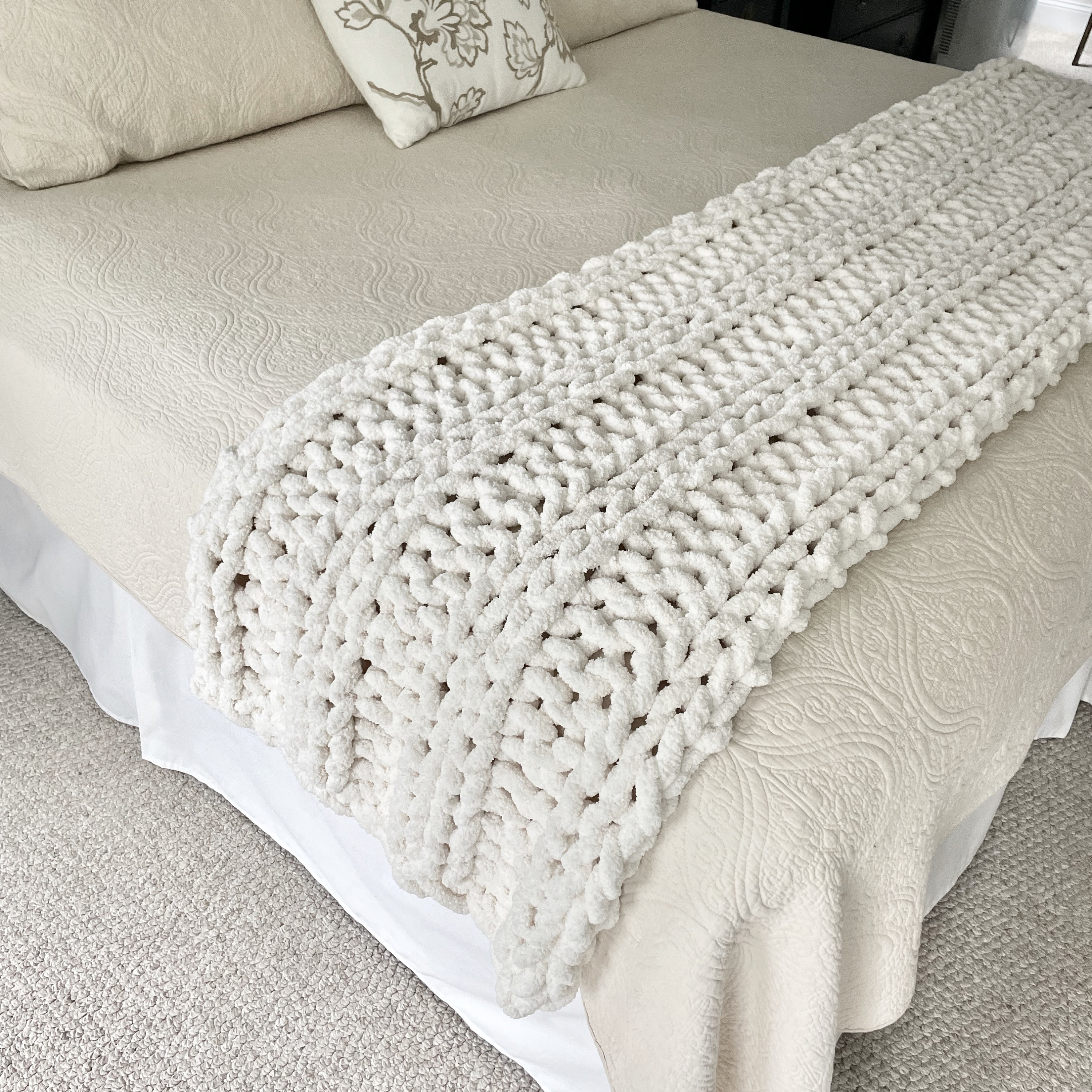 Chunky knit 2025 bed runner pattern