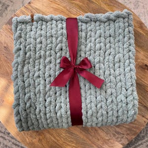 Chunky Knit Throw Blanket - Chenille Blanket - Misty Green