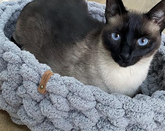 Chunky Knit Cat Bed: Grey Chenille Yarn, Soft Pet Furniture