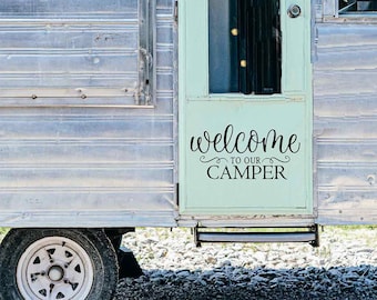 Bienvenue dans notre sticker pour camping-car | Décoration de camping-car, sticker en vinyle pour camping-car, autocollant de porte de camping-car, cadeau de camping, décoration de camping-car, autocollant de plaque de bienvenue