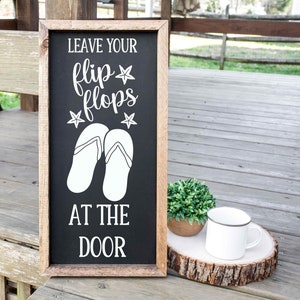Laissez vos tongs à la porte Décalcomanie en vinyle, Décor de maison de plage, Décor de terrasse dans la cour arrière, Décalcomanie en vinyle pour enseignes, Fête à la piscine