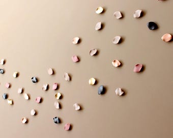 Porseleinen bloemblaadje kunst aan de muur: Summer Breeze - roze, goud, bruin en koper keramische sculptuur (50)
