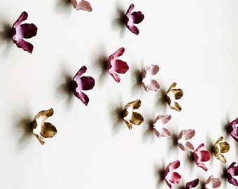 Slinger handgemaakte keramische bloem muurkunst: extra groot, roze en goud (24) MADE TO ORDER