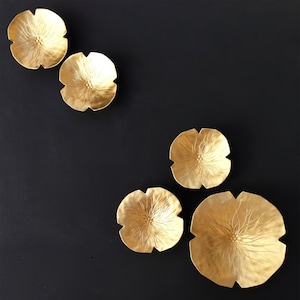 5 Gold ceramic flowers. The original set is made up of 3 gold and 2 white but this picture is to show what it would look like if you opted to have all the pieces finished gold. The pieces range in different sizes.
