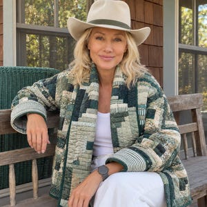 Chaqueta acolchada de retazos: Pieza única, talla 2X, acolchado de cabaña de troncos verde.