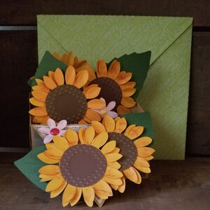 Kiste mit Sonnenblumen Box Karte, flache Klappkarte, florales Briefpapier, ergänzender Umschlag, Geschenk für sie, Blumen in der Kiste Karte