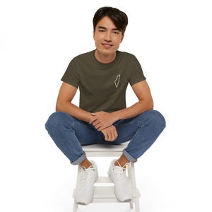 Palestine Arabic Calligraphy Country Outline | Unisex Gildan T-Shirt  | Middle-Eastern Cultural Top | Gift for Him & Her | Freedom Series
