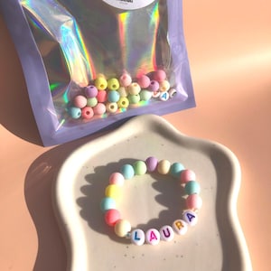 Personalisierte Mitgebseltüte-Kinder-Gastgeschenke-DIY-Set-Freundschaftsarmbänder-Geburtstagstüte-personalisiertes Armband-DIY-Armband