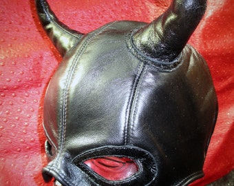 Máscara de media capucha de cuero negro con cuernos de diablo HECHA A PEDIDO