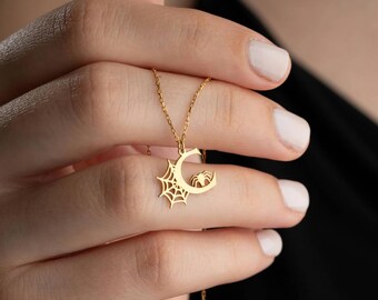 Collana con iniziale a forma di ragnatela, regalo personalizzato per Halloween, collana con ragno, collana con lettera personalizzata per Halloween, regali perfetti per Halloween