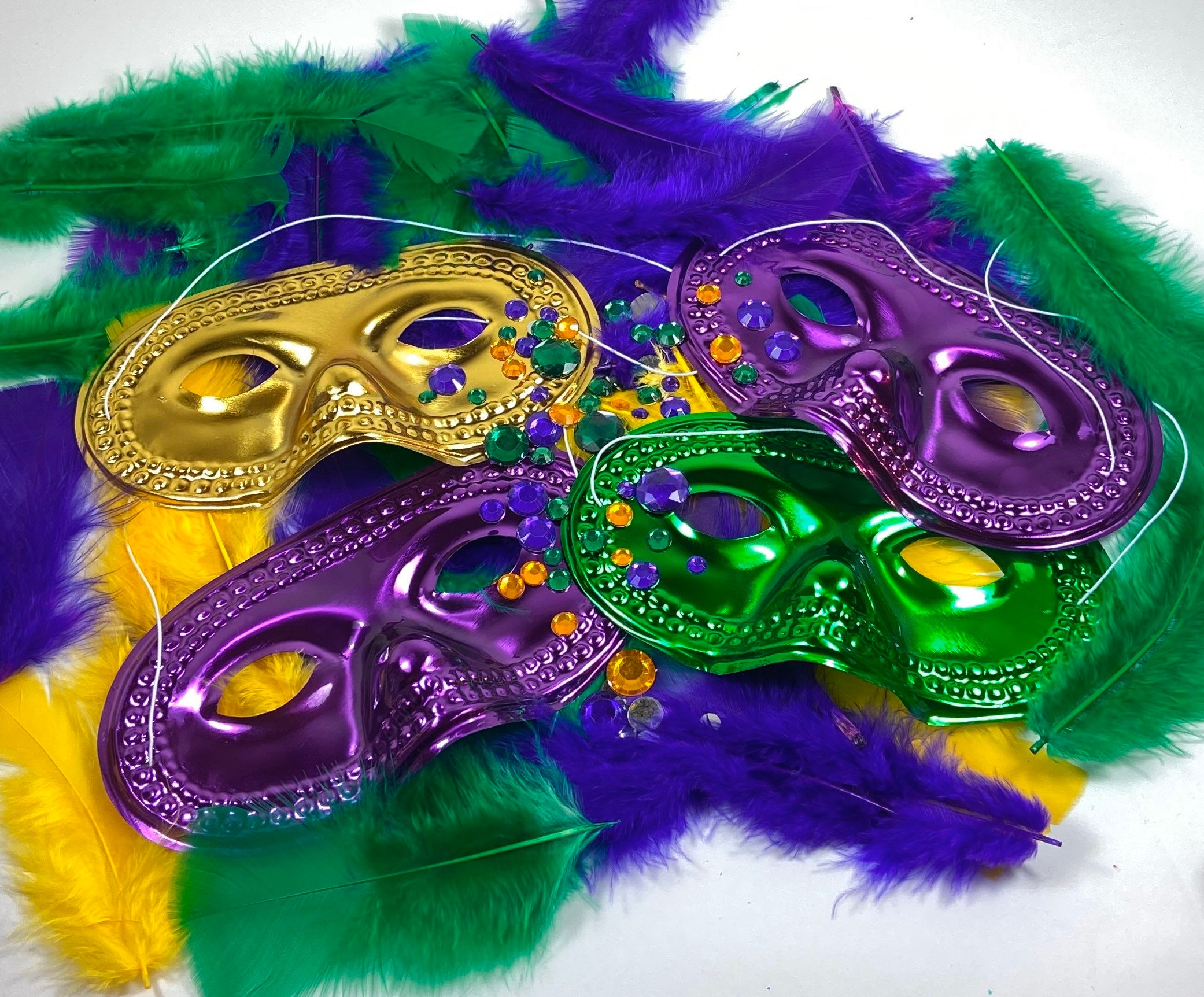 how to make your own mardi gras mask