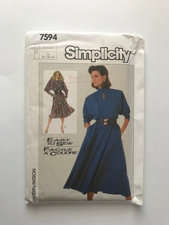 Vogue 8592 Misses/'//Miss Petite Top and Skirt Sewing Pattern