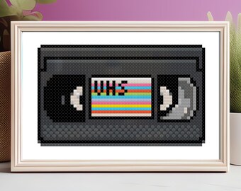 Patrón de punto de cruz para casete VHS retro: etiqueta con paleta de colores de los 80, vídeo multimedia nostálgico (PDF)