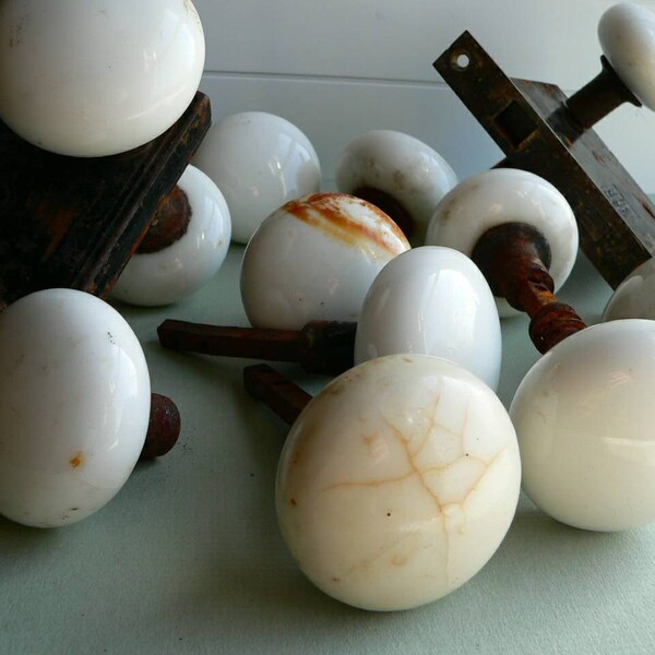 porcelain door knobs - lot of 13 plus 2 assemblies