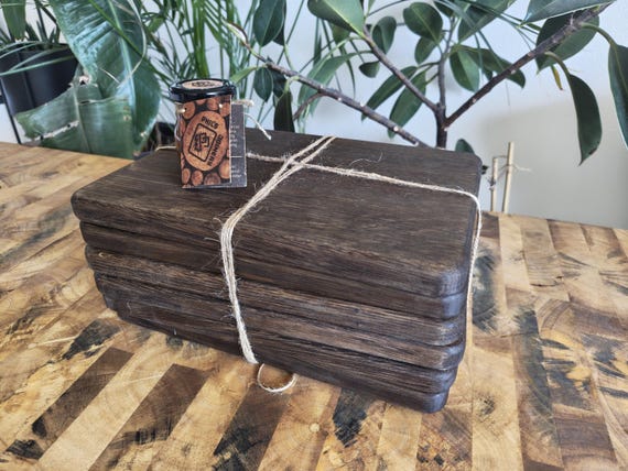 Frühstücksbretter aus Räuchereiche – Set aus 6 handgemachten Holzbrettern