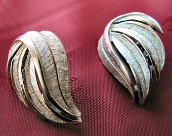 vintage Trifari silvertone clip earrings, etched leaves