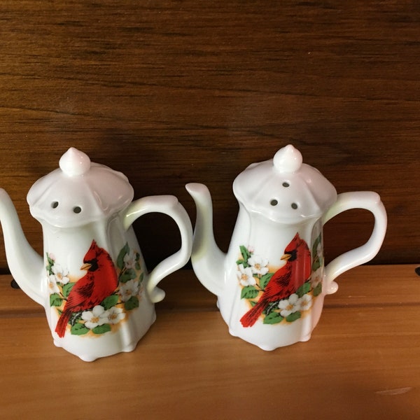 Ceramic Salt and pepper shakers with Cardinal  3 1/2 inches tall