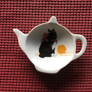 Ceramic Teabag Holder Black cat with yarn  4.5 "