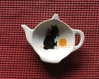 Ceramic Teabag Holder Black cat with yarn  4.5 "