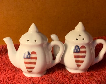 Ceramic Salt and pepper shakers  with American Flag 2.5  Tall