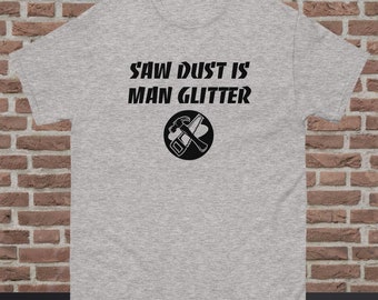 Divertente maglietta da falegname. Camicia da boscaiolo. Regalo per falegname. Camicia da taglialegna. Regalo per colletti blu. Regalo di costruzione. Sawdust è una maglietta glitterata da uomo