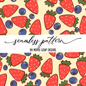Può includere: Un motivo senza cuciture con fragole rosse e mirtilli blu su sfondo giallo chiaro. Le fragole hanno cime verdi e semi bianchi. Il testo "seamless pattern" e "BY MAMA SOUP DESIGNS" è scritto in corsivo nero.