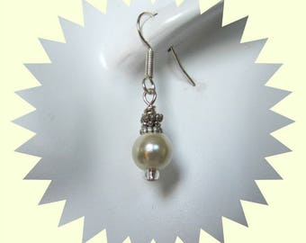 Ivory Pearl Earrings, Dangle earrings, drop earrings, Ivory earrings, Faux Pearl Earrings , Pearl earrings, Surgical Steel Earwire Item 1241