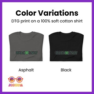 Peut inclure: Deux t-shirts avec un motif pixelis&eacute; d'un insecte sur le devant. Les t-shirts sont disponibles en asphalt et noir.