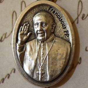Papst Franziskus, Unsere Liebe Frau Undoer Der Knoten Heiliger Stuhl Katholische Religiöse Medaille Anhänger, Fatober Rom Wunderbares Medaillon Made In Italy Devotionalie