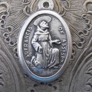 Vintage Saint Anthony Padua Patron Of Lost Things Holy Italian Medal, With St. Francis Of Assisi Protector Of Animals, Patron Of Pet Lovers