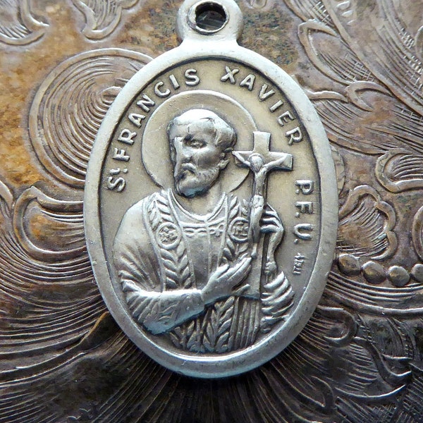 Saint François Xavier Médaille religieuse catholique basque Patron des missions étrangères, tenant la Sainte Croix Catholique Saint Pendentif, Cincinnati Ohio!