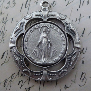 Fancy Matt Silber Openwork Wundertätige Medaille Der Unbefleckten Empfängnis 1830, Jungfrau Maria Mutter Gottes, Vintage katholischen Schmuck