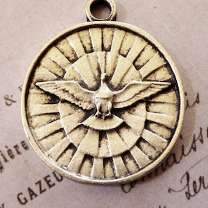 Silber Heiliger Geist Taube Vogel katholische Konfirmation Medaille, religiöser Anhänger spanischer Text, ca 1960, Wisdom Counsel Tapferkeit Wissen