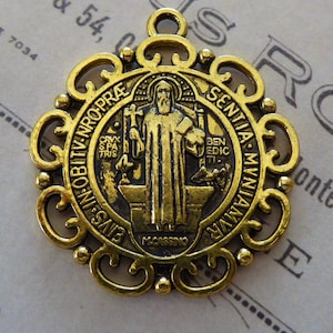 Sint Benedictus Antiqued Gold Italiaanse Religieuze Bescherming Wonderbaarlijke Medaille Hanger, Patroonheilige van Europa, Nierziekte, Schoolkinderen