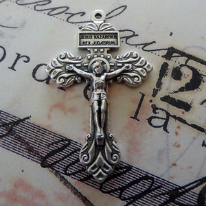 Mittelgroße italienische Silber Nachsicht / Verzeihung Kruzifix-Kreuz-katholische Halskette religiöse Medaille - die Passion Jesu Christi, gotisches Heiliges Herz