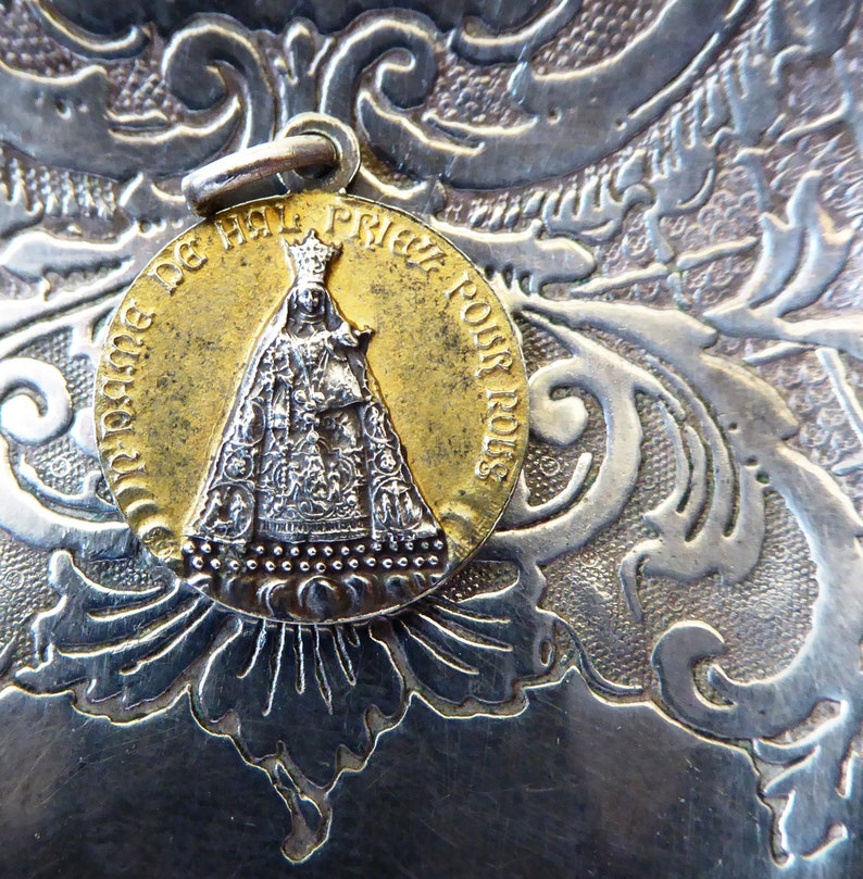 BELGIAN Ecce Homo Religious Medal Our Lady Of Halle Crown Of Thorns Catholic Pendant Behold The Man /& Notre Dame De Hal Nursing Madonna