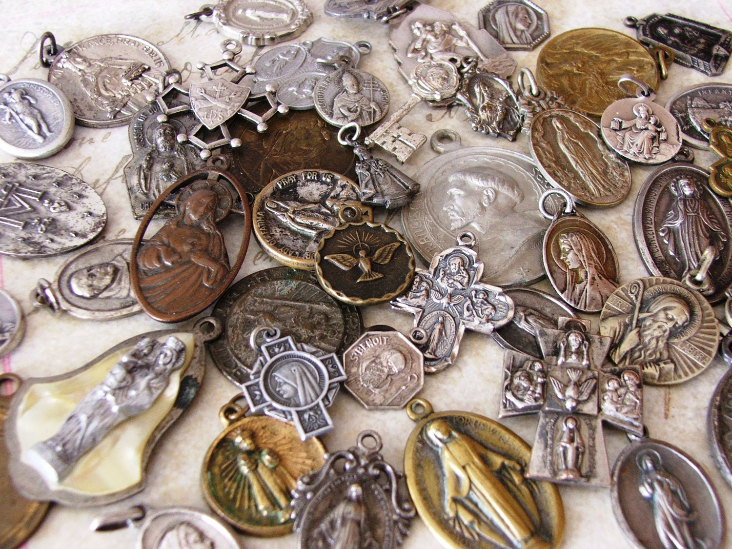 Round Saint Anthony Padua Patron of Lost Things Medallion Etsy