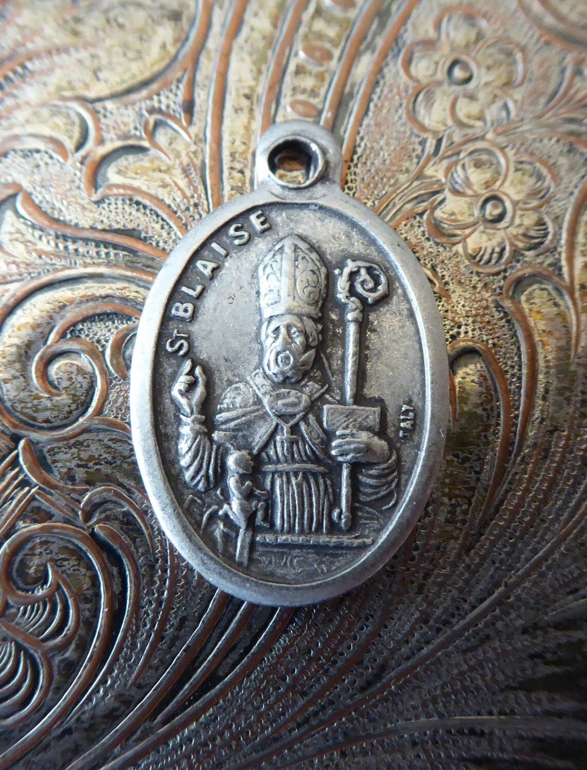 Godsdienst & Esoterisme - Petite médaille religieuse ancienne/ Sainte Marguerite-Marie Priez