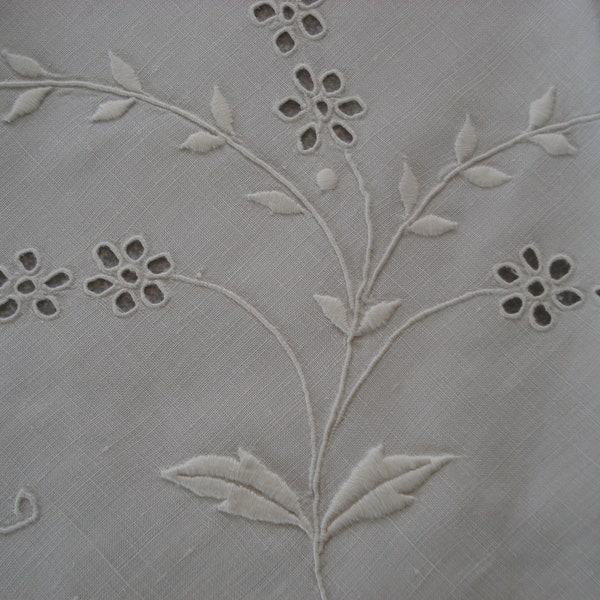 Antique Whitework Centerpiece - Cutwork Embroidery - White Linen - White Embroidery Work - Trailing Vines - Scalloped Hem - 36 Inch - A3