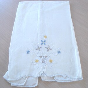 Vintage Madeira Guest Towel - White Linen - Blue/Yellow/Gray Embroidery - Cutwork  - 17&quot; L x 10.5&quot; W