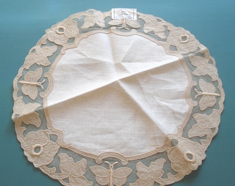 Vintage Runde Leinen und Spitzendeckchen - Schmetterling & Blumen Design - Unbenutzt - 26 cm