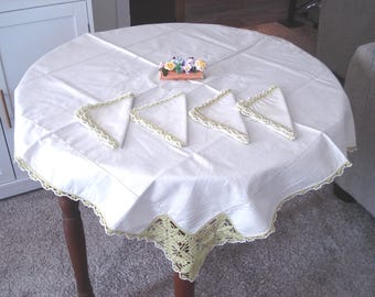 Vintage Linen Tea Cloth & 4 Napkin Set - Tablecloth - Luncheon Cloth - Chartreuse Green Crochet Work - 37 Inch