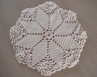 vintage Crochet Artisanal Doily - Ecru Color - Rond - 8 pouces - #34