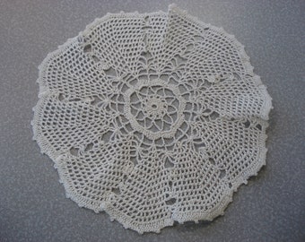 Antique Fait Main Crocheté Doily - Couleur Blanc Crème - Rond - 9 pouces - A46