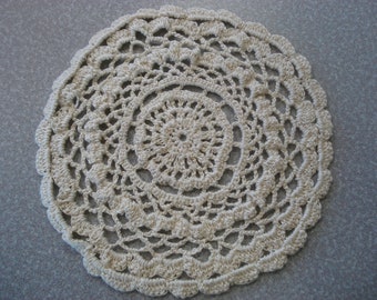 Antique Handmade Crocheted Doily - Light Ecru Color - 6 pouces - A45