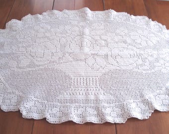 Antique Hand Crocheted Oval Centerpiece - Dining Table - Ecru Color - Flower Basket Design - Farmhouse Style - Wedding - Cottage Core - #A90