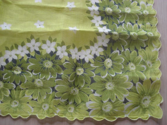 Vintage Printed Hankie - Floral - Lime Green Dais… - image 3