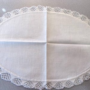 Sweet Vintage  Oval Cotton Centerpiece with Crocheted Lace Edging -18.5&quot; W x 13&quot; L