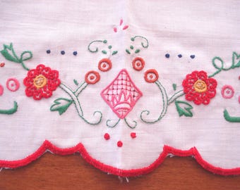 Sweet Vintage Runner - Hand Embroidery - Unused - Signed on Backside - 16" x 38"